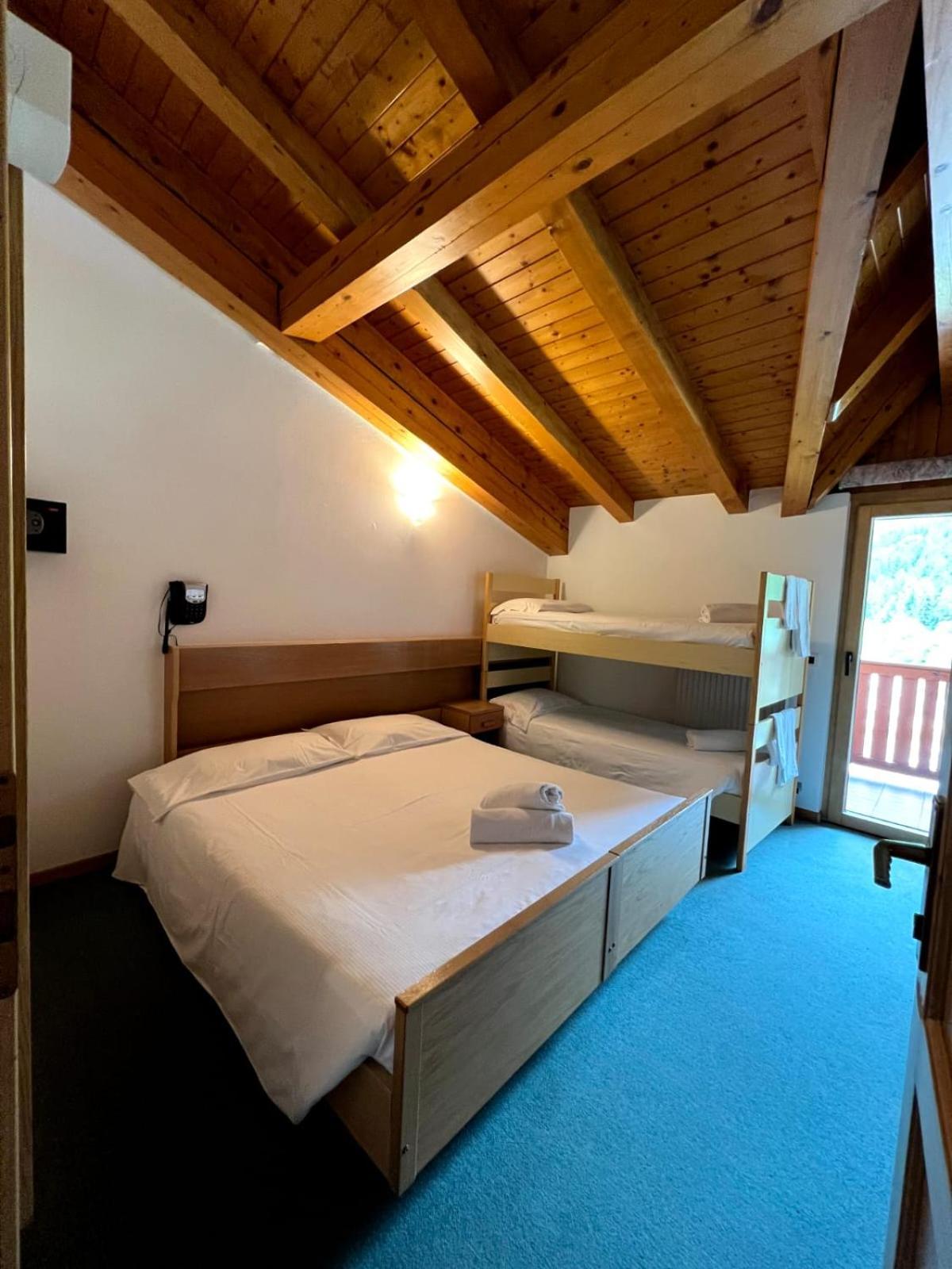 Hotel Laste' Caldes エクステリア 写真