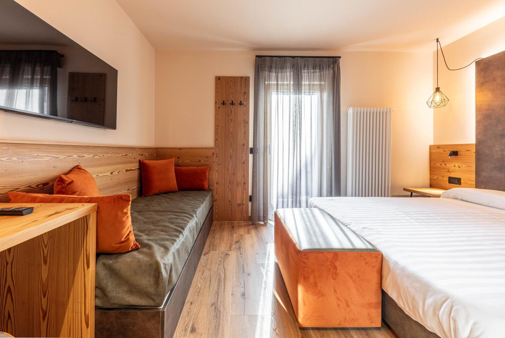 Hotel Laste' Caldes エクステリア 写真