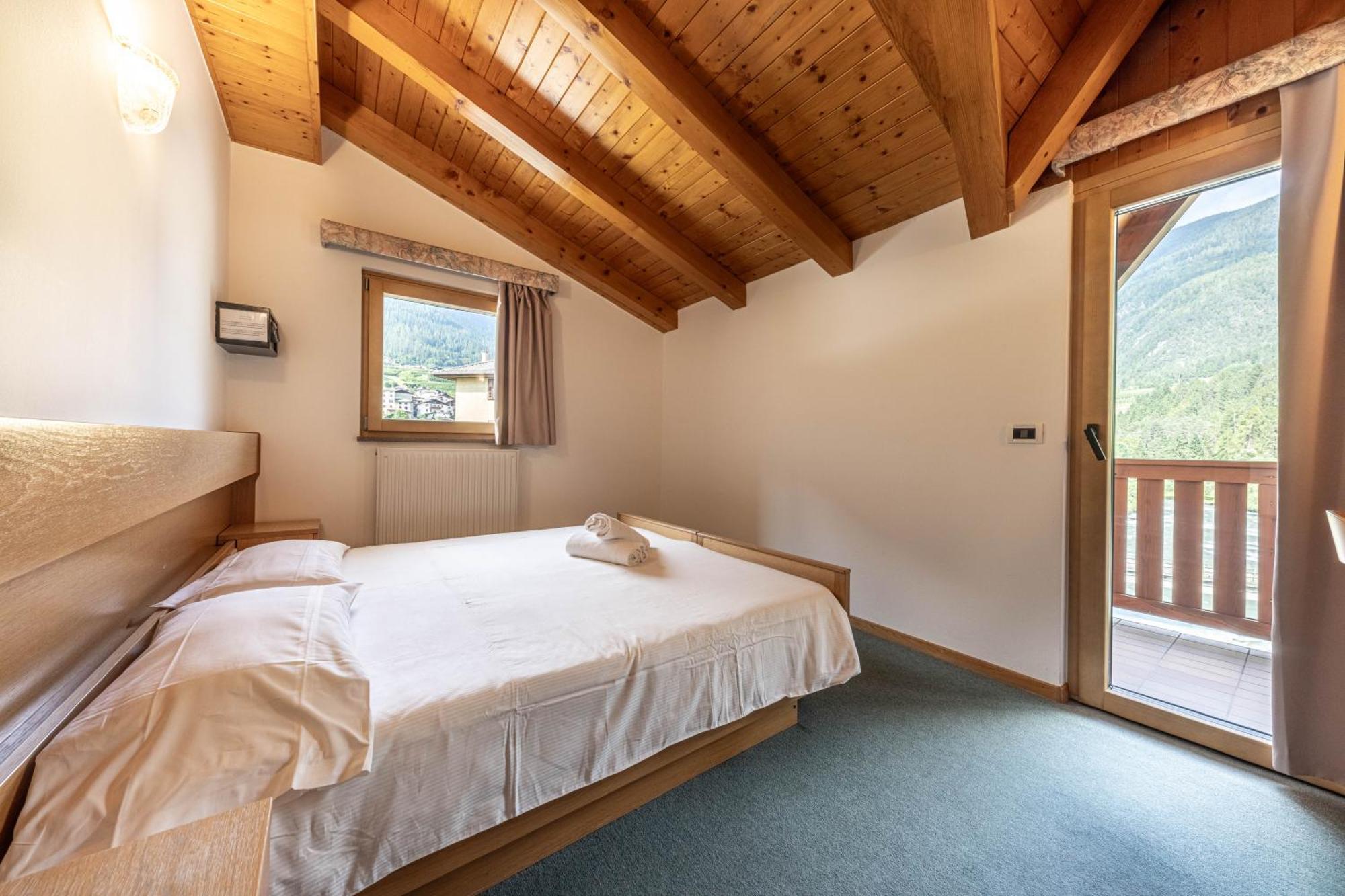 Hotel Laste' Caldes エクステリア 写真