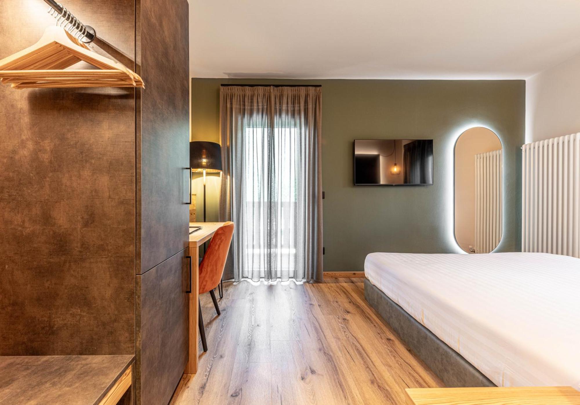 Hotel Laste' Caldes エクステリア 写真