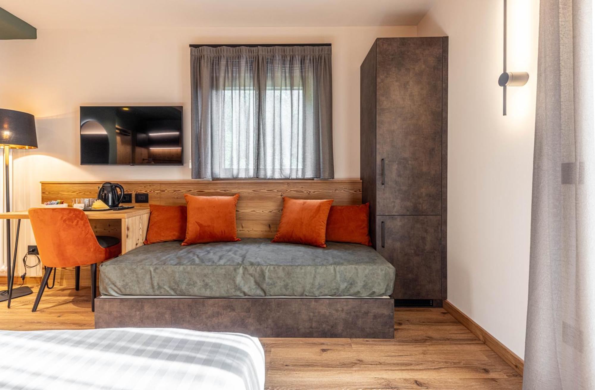Hotel Laste' Caldes エクステリア 写真