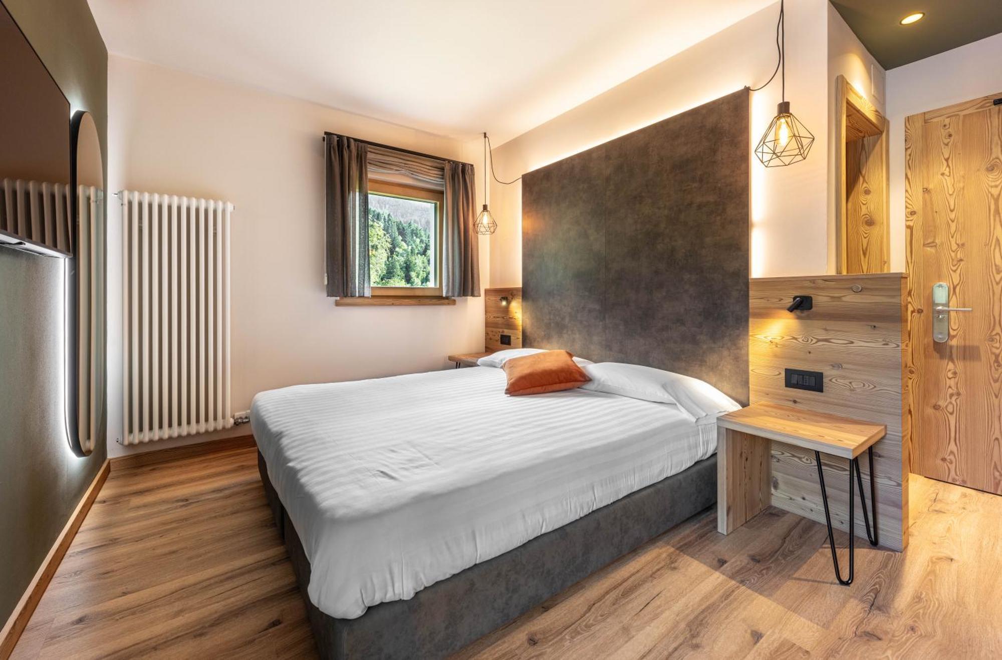 Hotel Laste' Caldes エクステリア 写真