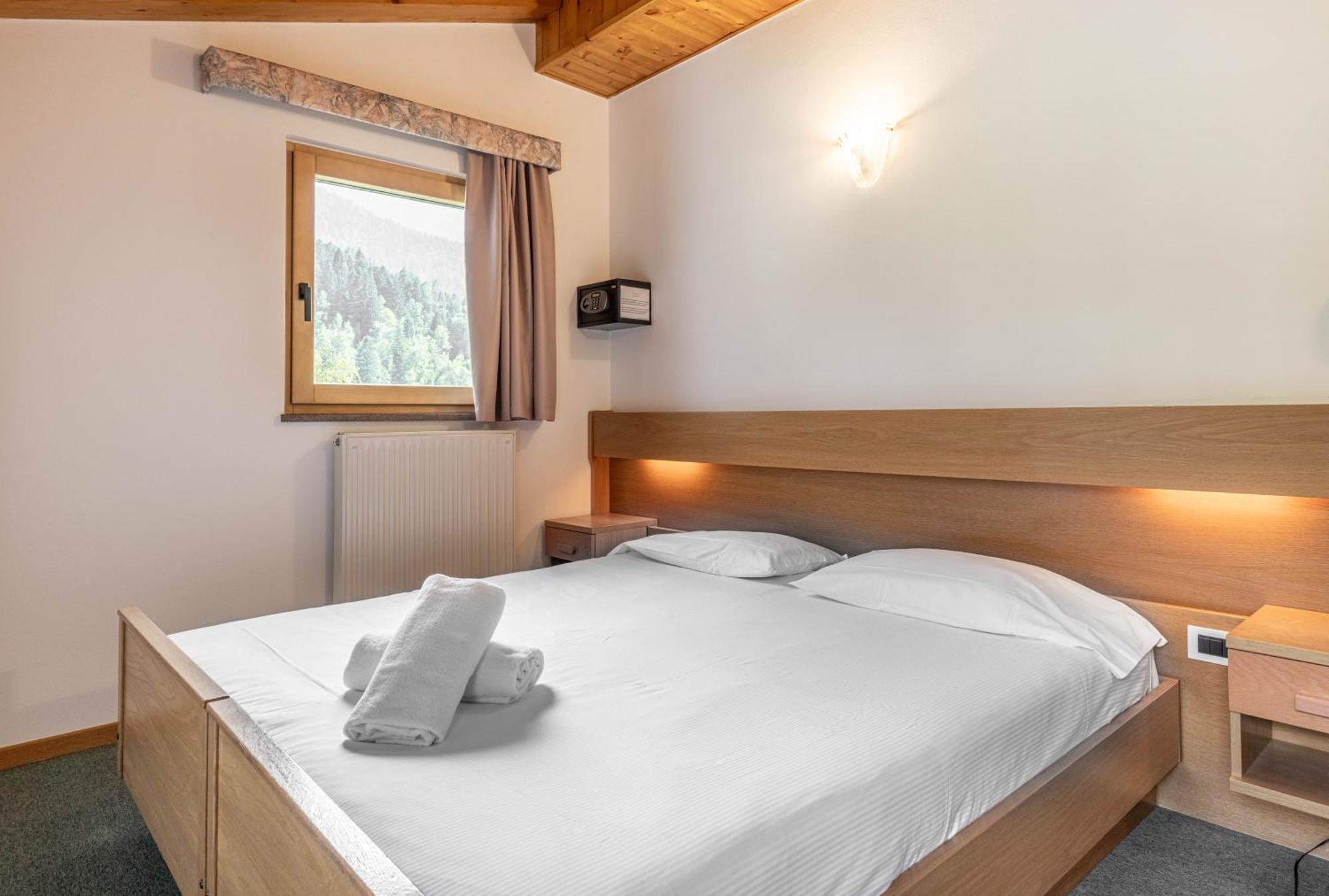 Hotel Laste' Caldes エクステリア 写真