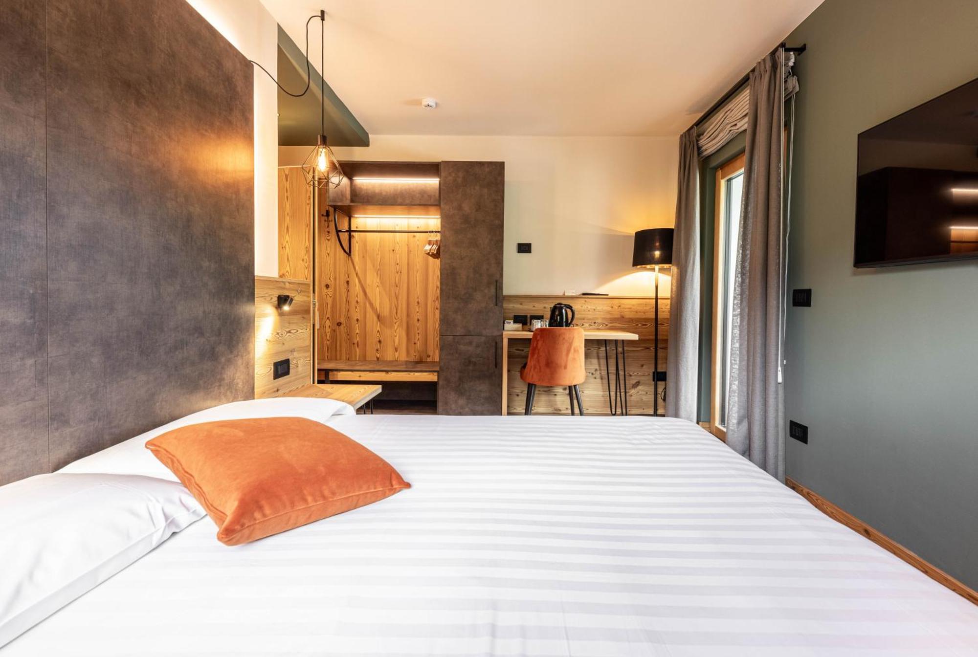 Hotel Laste' Caldes エクステリア 写真