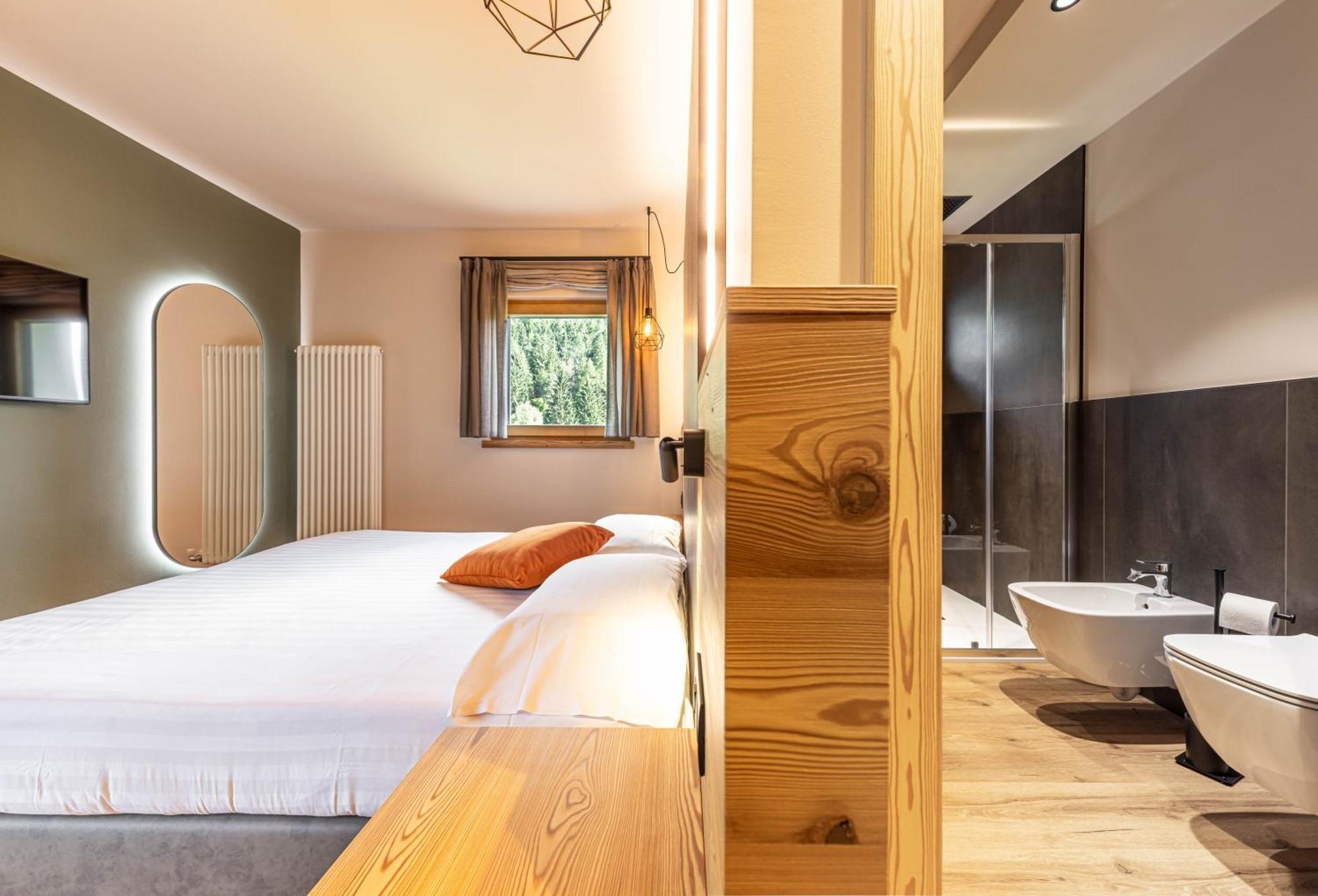 Hotel Laste' Caldes エクステリア 写真