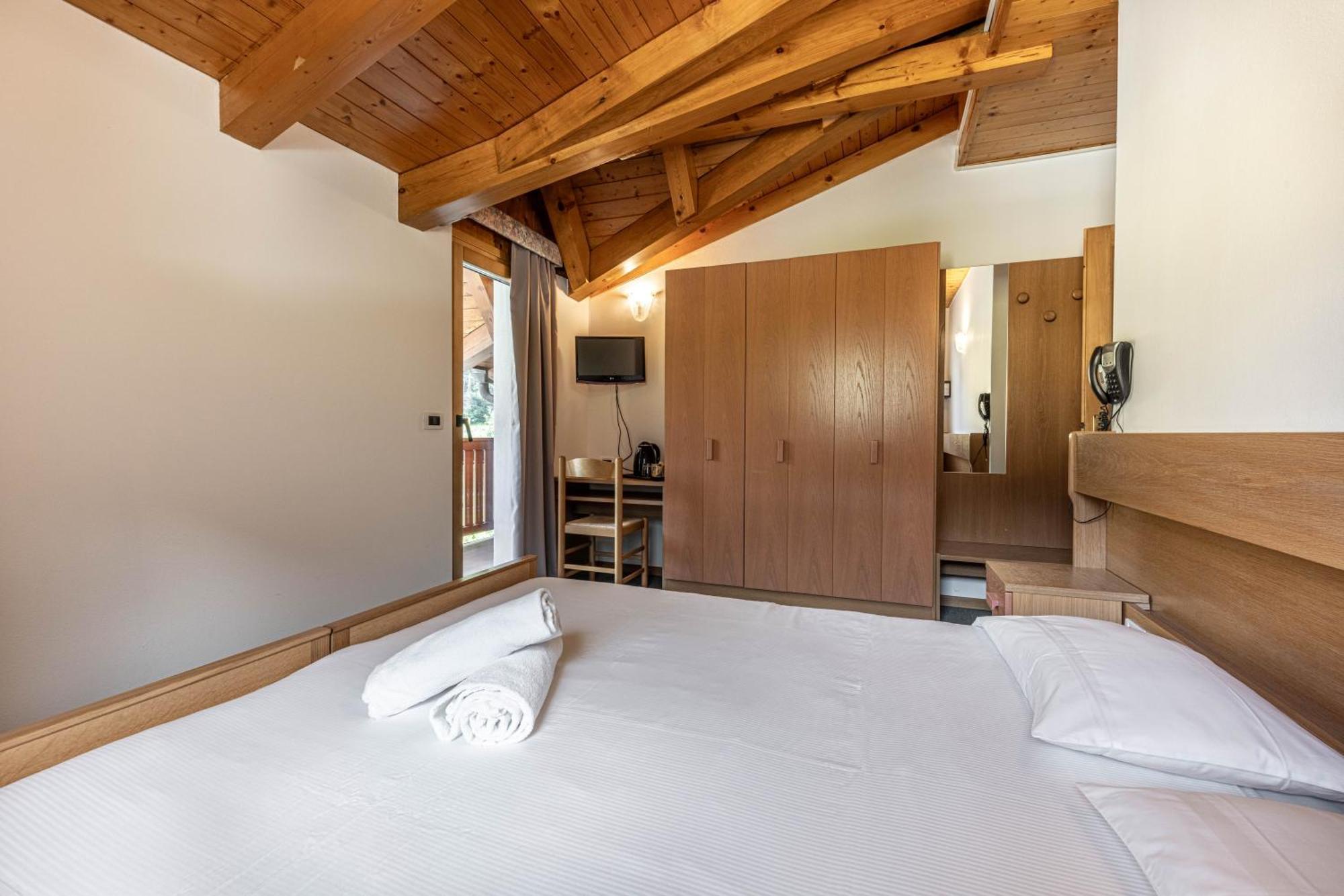 Hotel Laste' Caldes エクステリア 写真