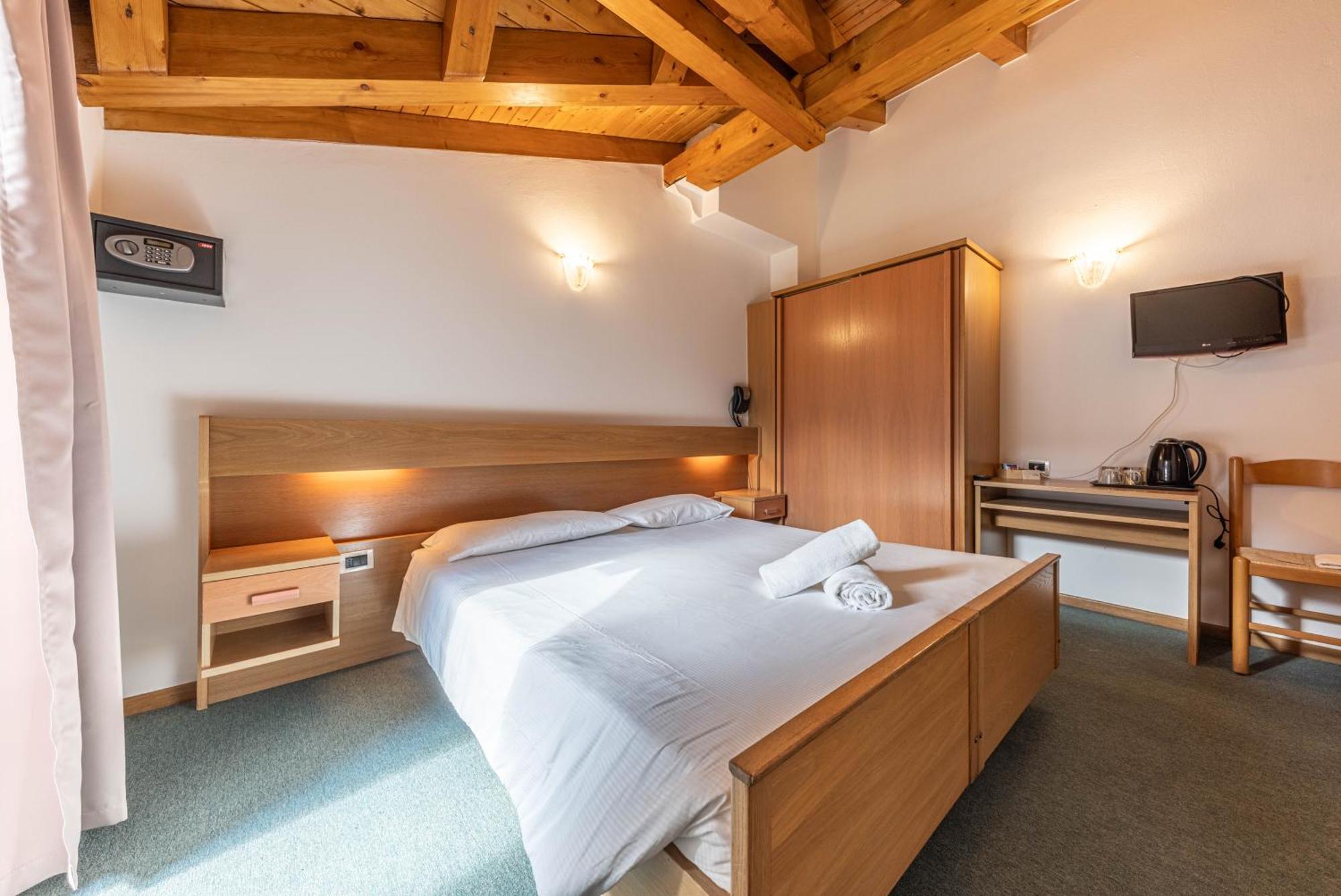 Hotel Laste' Caldes エクステリア 写真