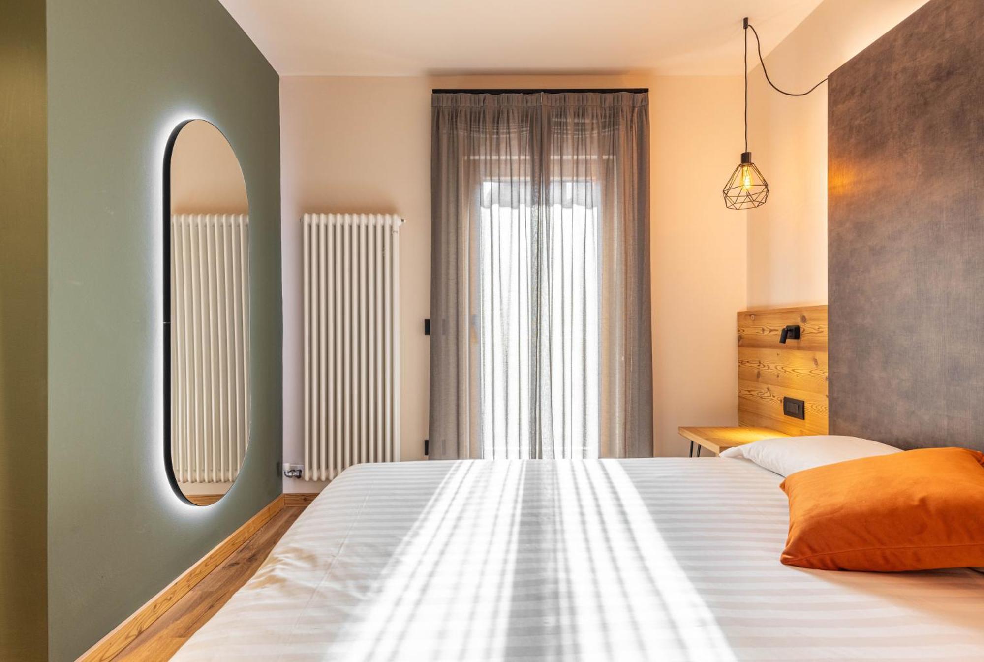 Hotel Laste' Caldes エクステリア 写真