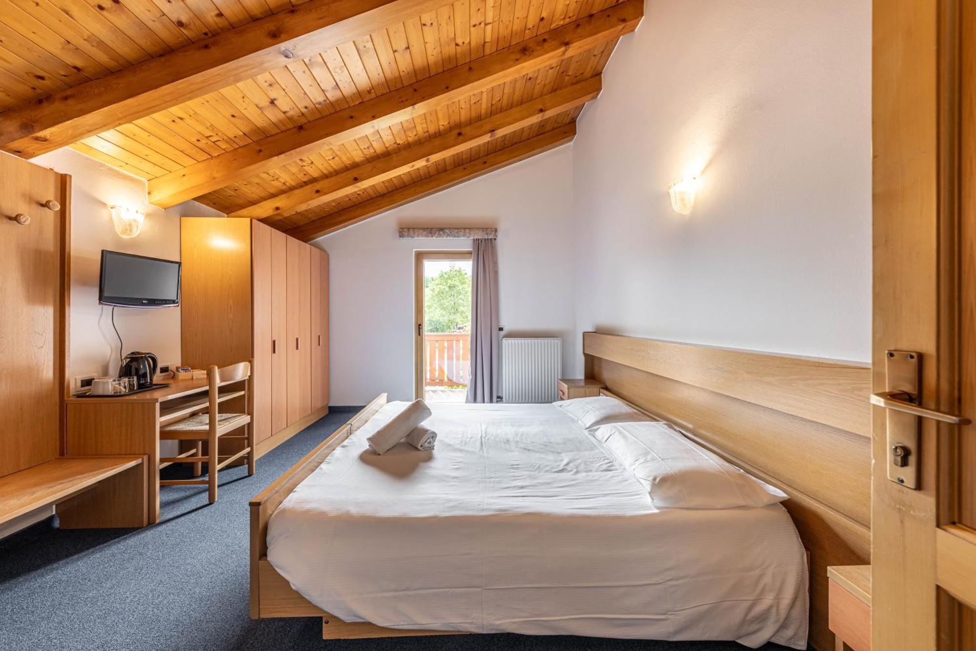 Hotel Laste' Caldes エクステリア 写真