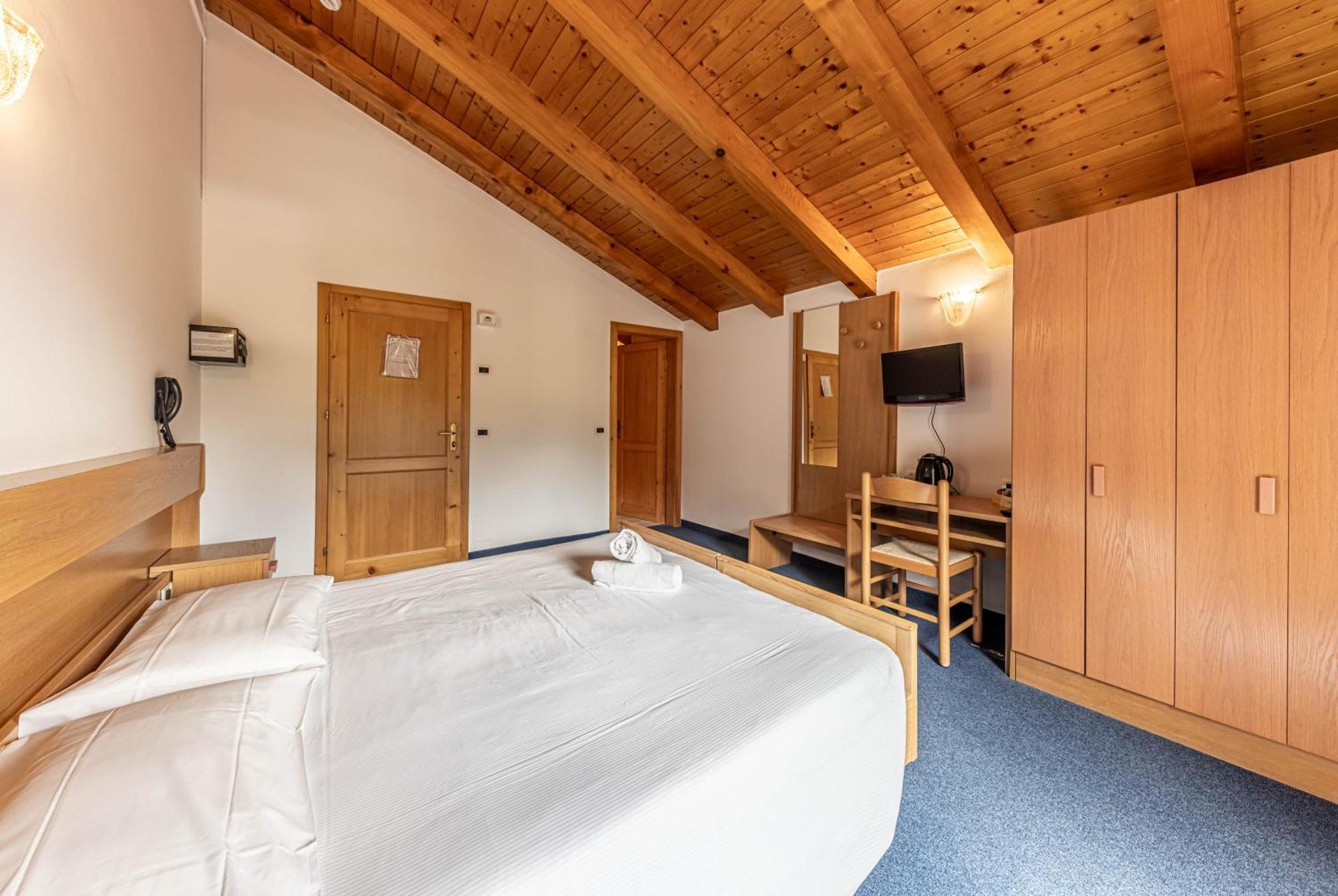 Hotel Laste' Caldes エクステリア 写真