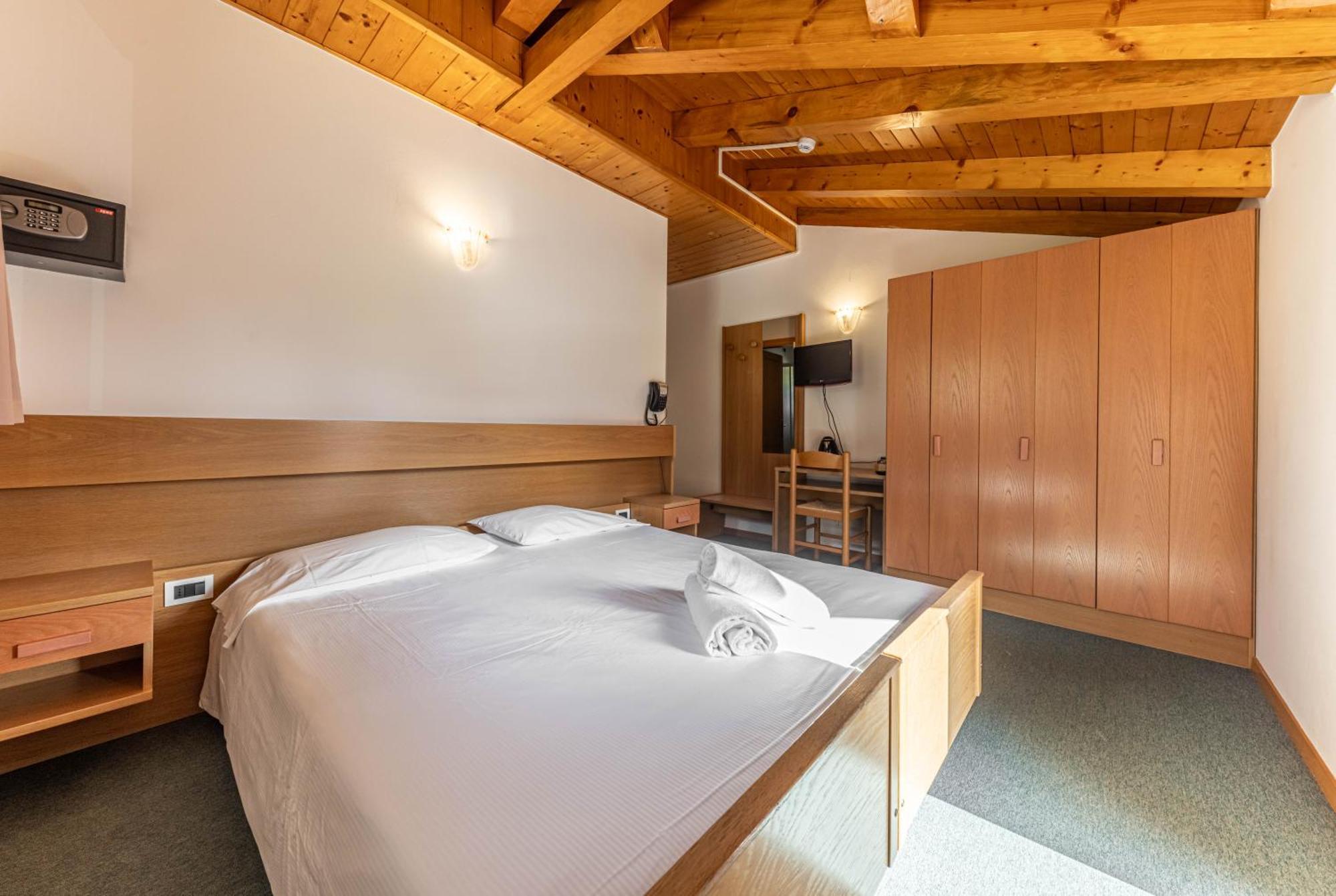 Hotel Laste' Caldes エクステリア 写真