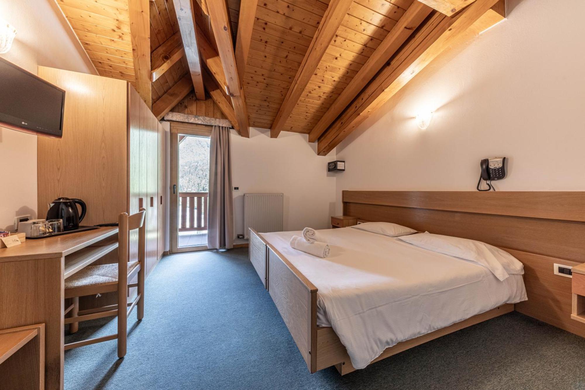 Hotel Laste' Caldes エクステリア 写真
