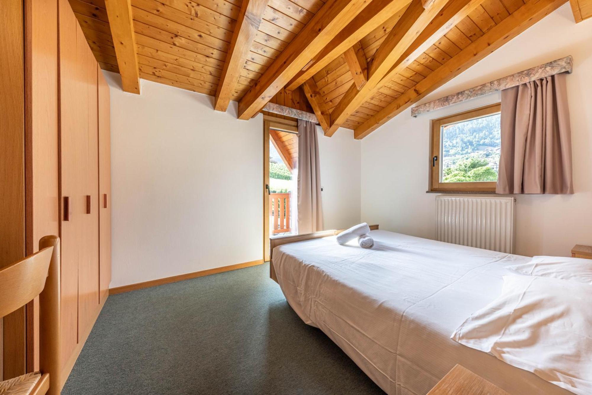 Hotel Laste' Caldes エクステリア 写真