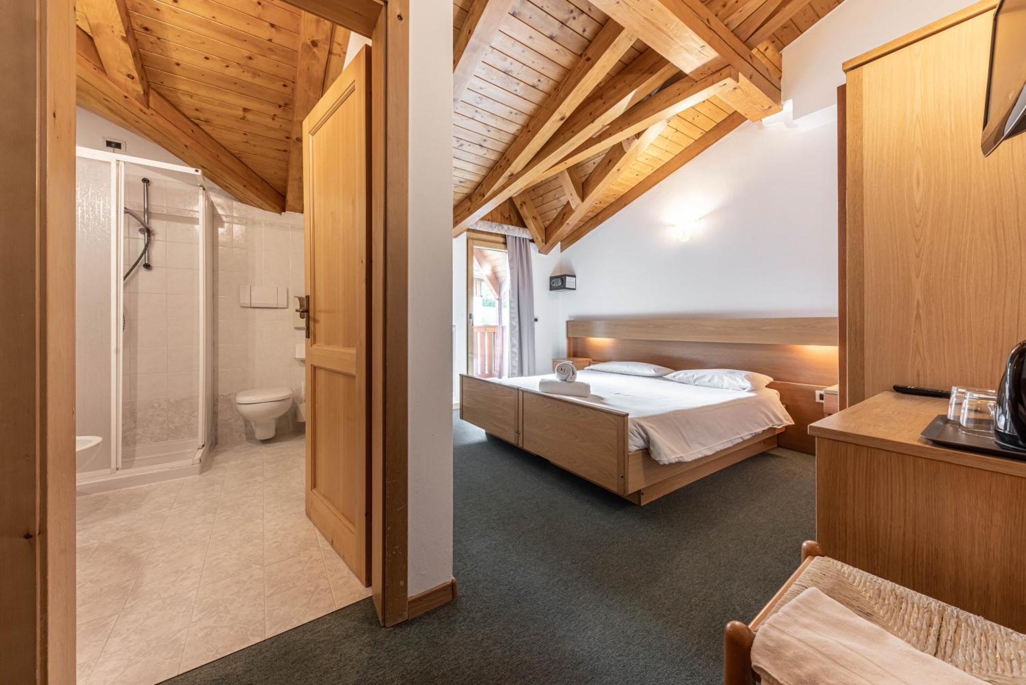 Hotel Laste' Caldes エクステリア 写真
