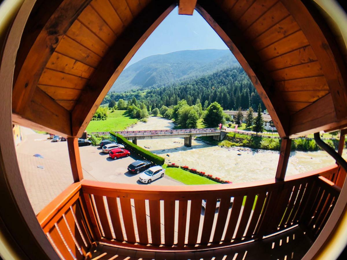 Hotel Laste' Caldes エクステリア 写真